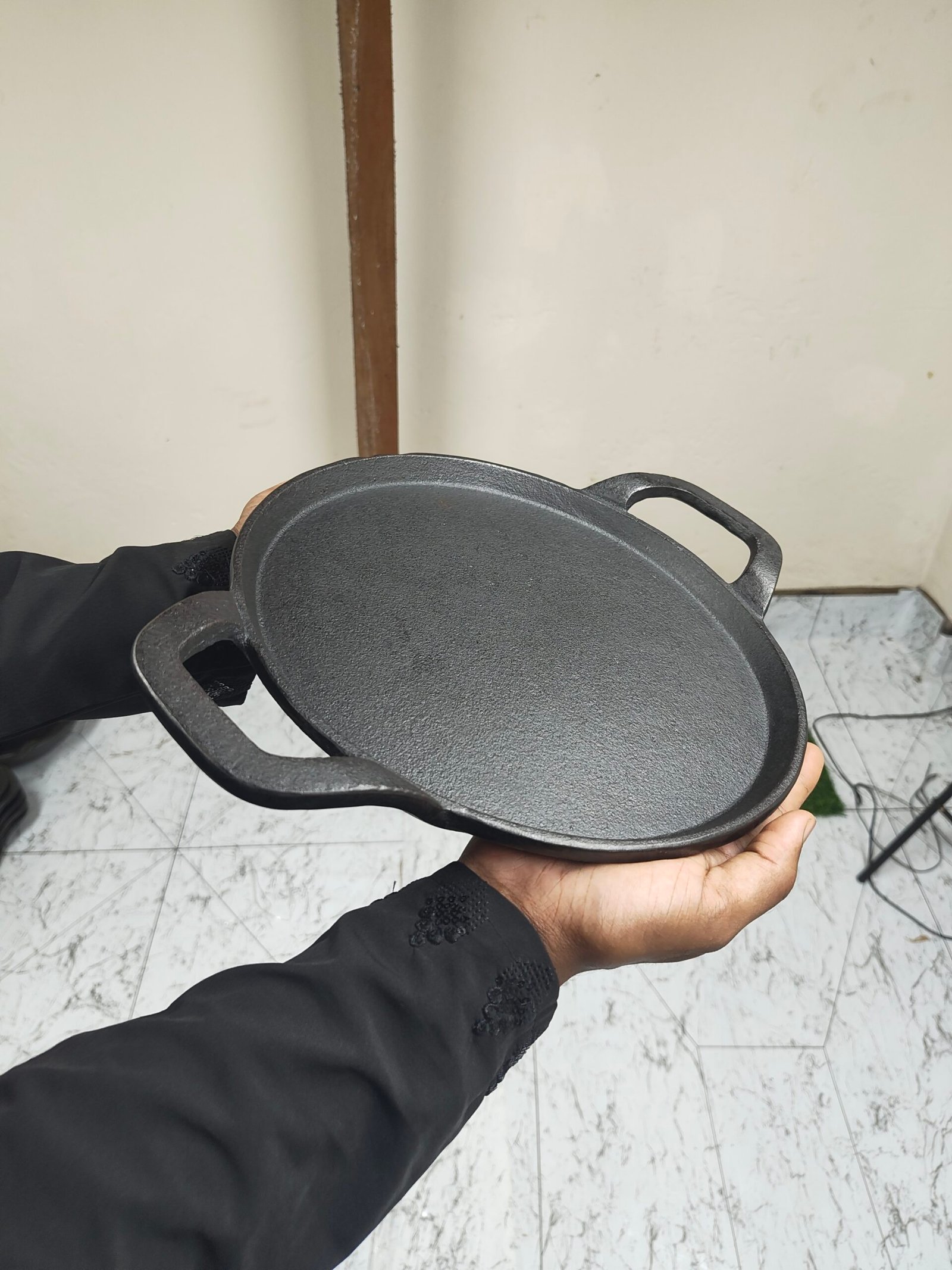 কাস্ট আয়রন রুটি তাওয়া (১১ ইঞ্চি)