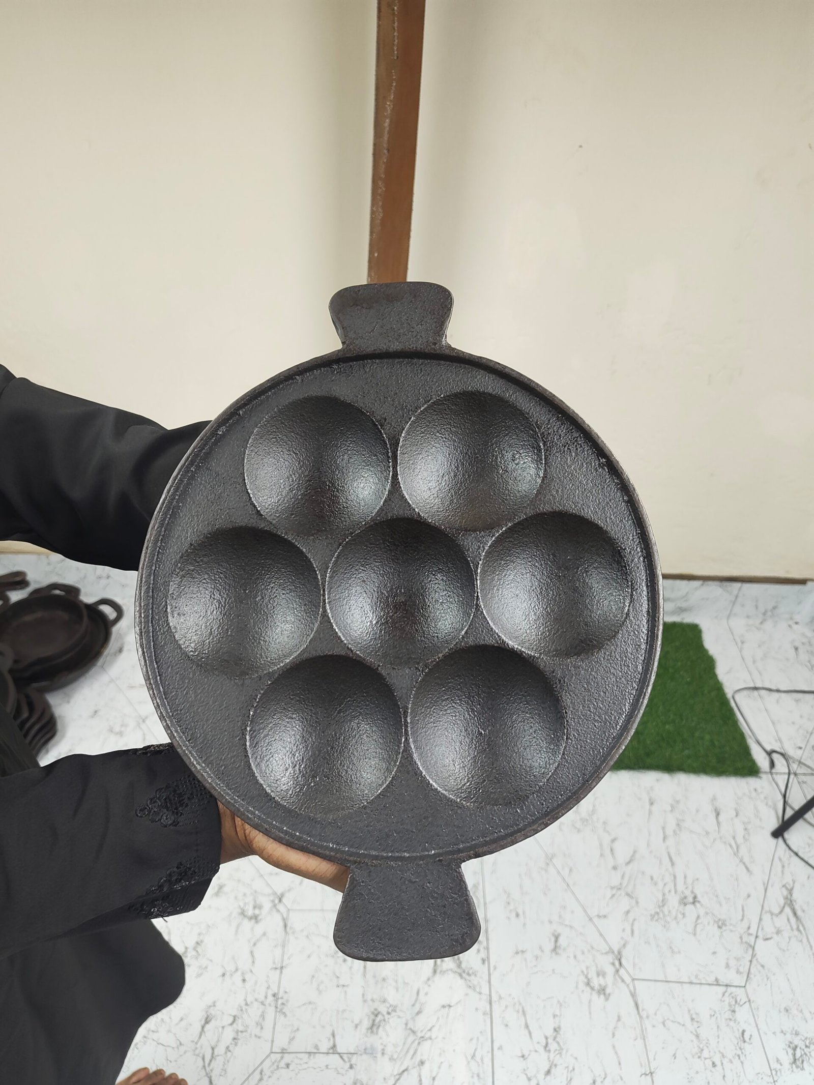 কাস্ট আয়রন ৭ খোপের চিতই তাওয়া (১০ ইঞ্চি)