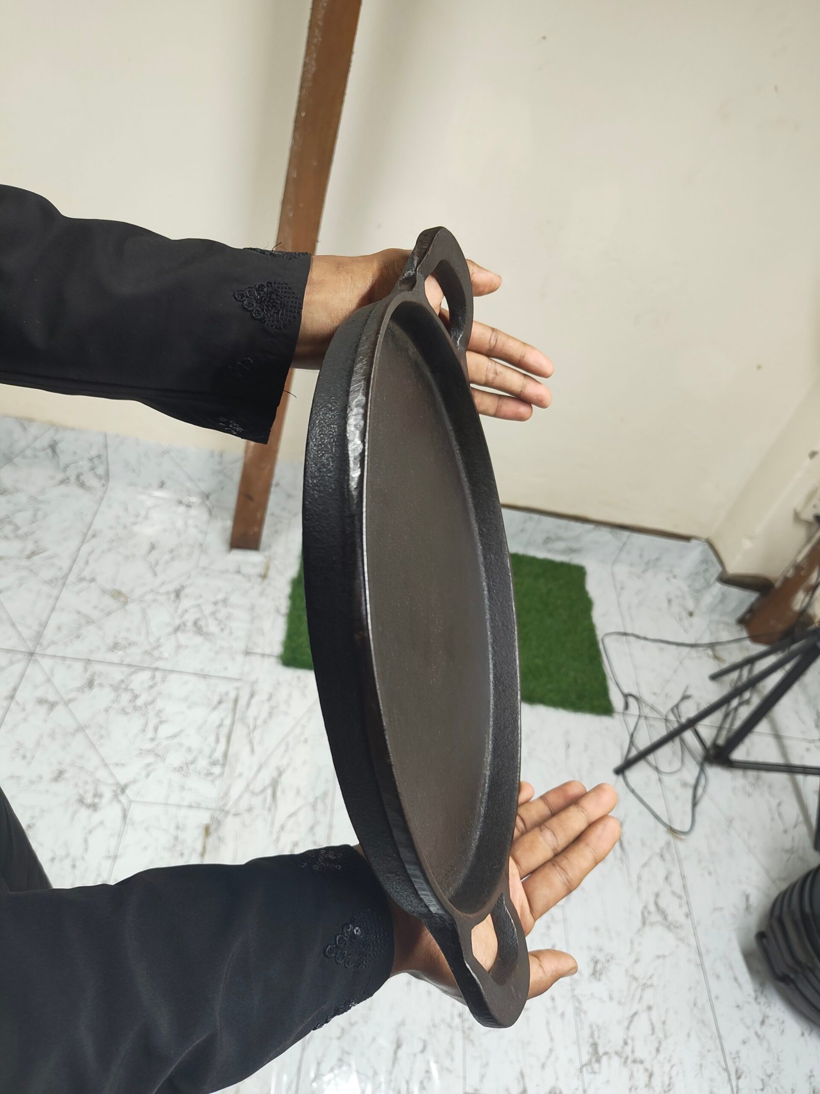 কাস্ট আয়রন তাওয়া (১২ ইঞ্চি)
