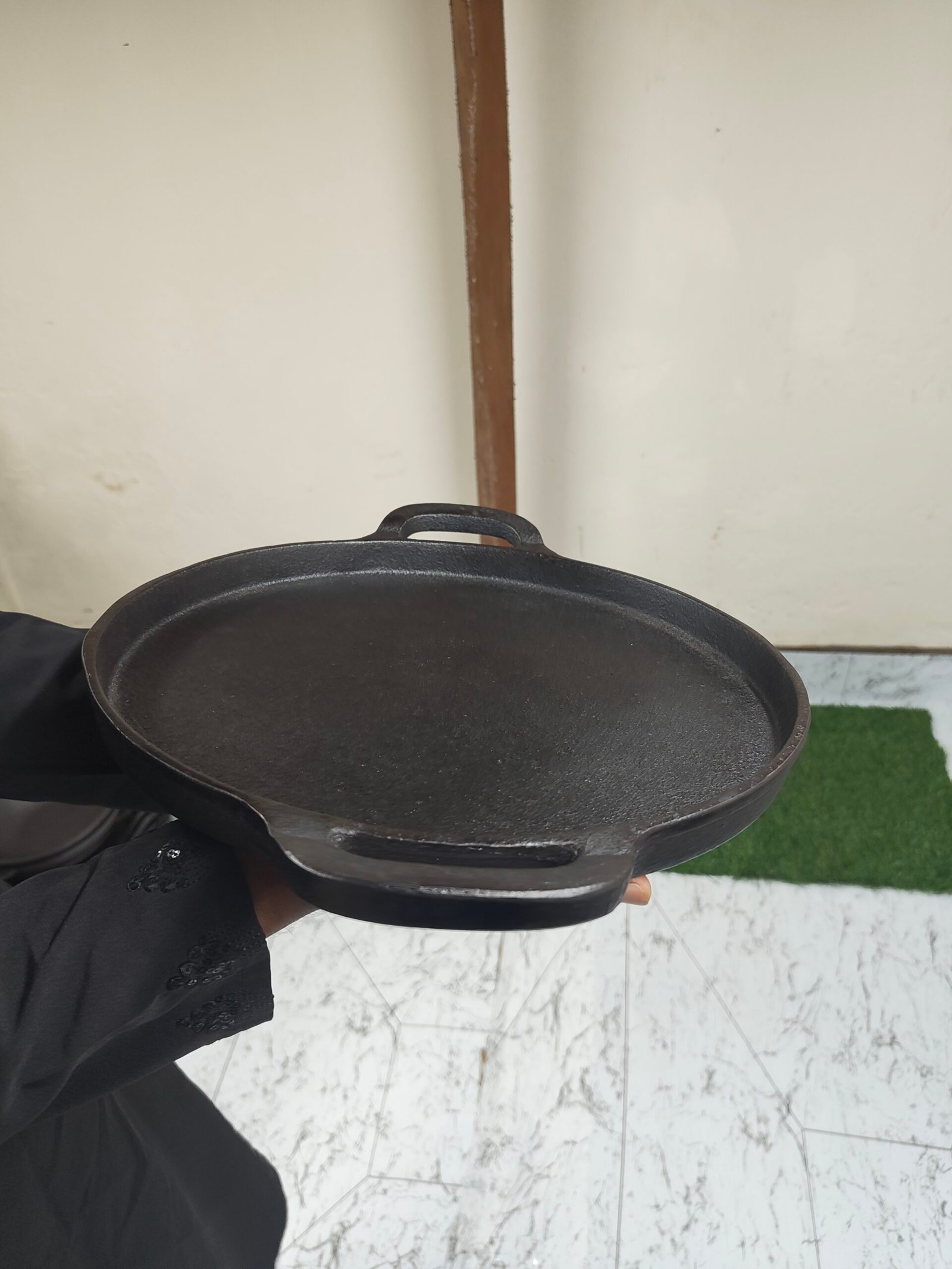কাস্ট আয়রন তাওয়া (১২ ইঞ্চি)