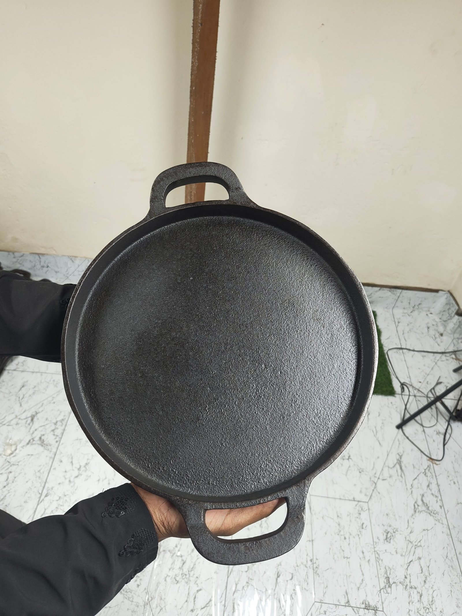 কাস্ট আয়রন তাওয়া (১২ ইঞ্চি)