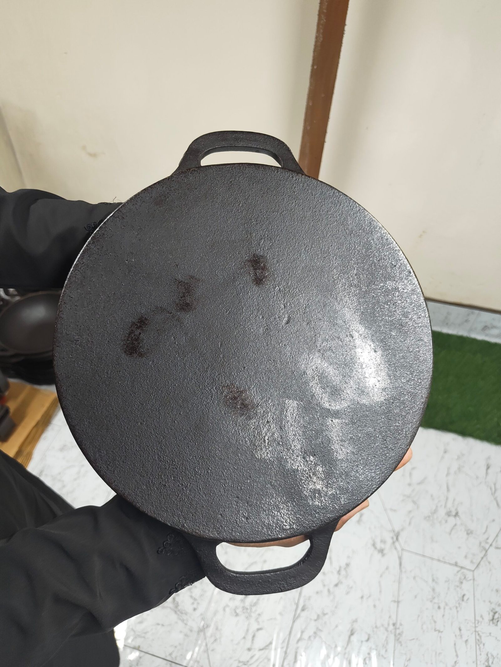 কাস্ট আয়রন তাওয়া (১২ ইঞ্চি)