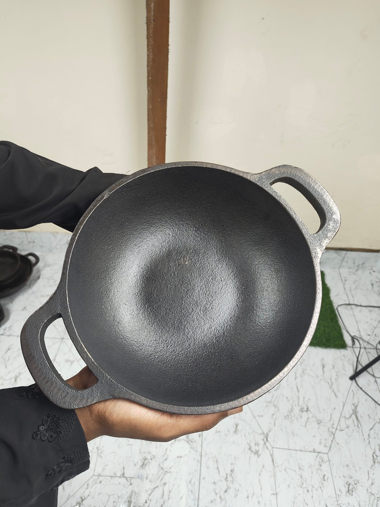 কাস্ট আয়রন কড়াই (৯.৫ ইঞ্চি)