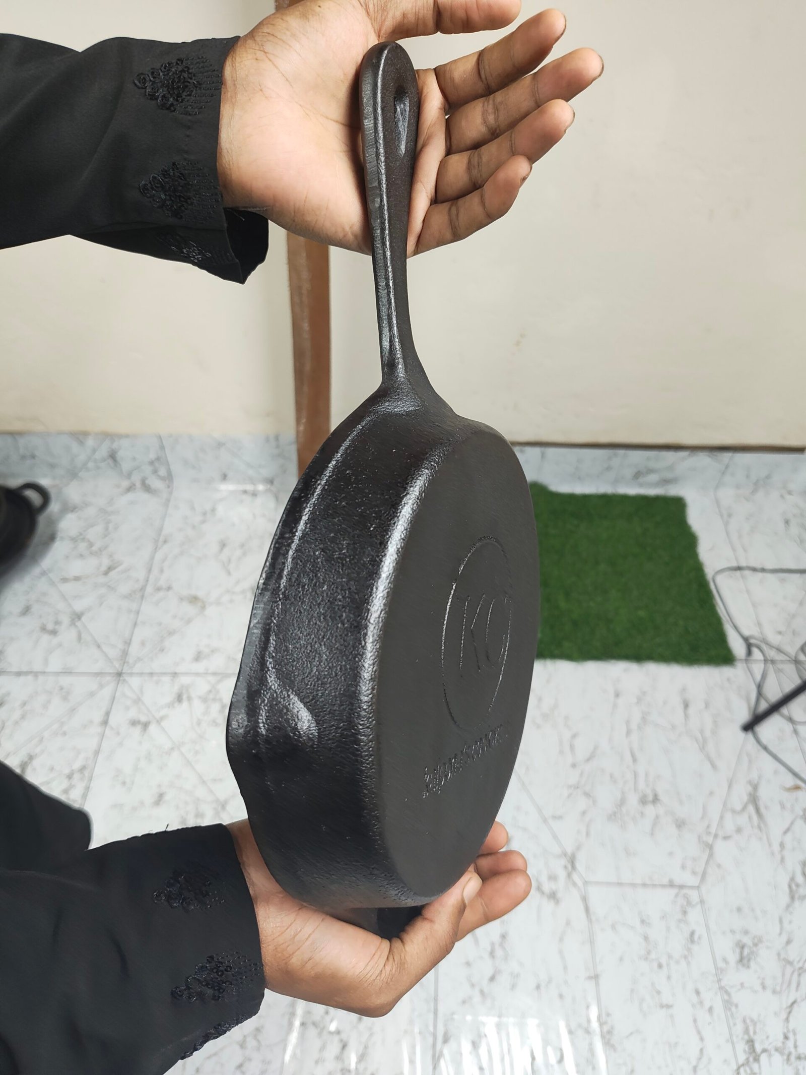 কাস্ট আয়রন ফ্রাইপ্যান (৯ ইঞ্চি)