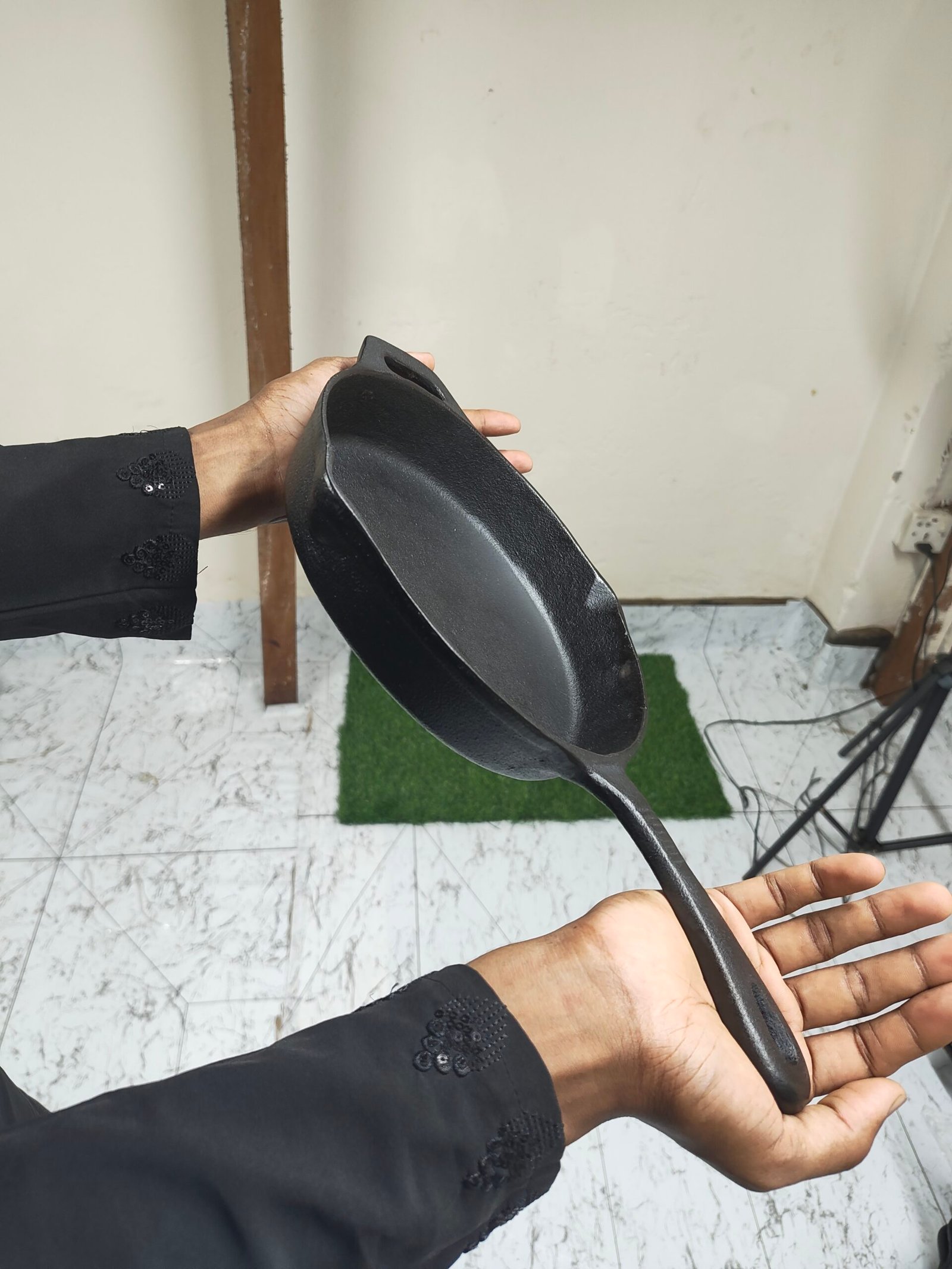 কাস্ট আয়রন ফ্রাইপ্যান (৯ ইঞ্চি)