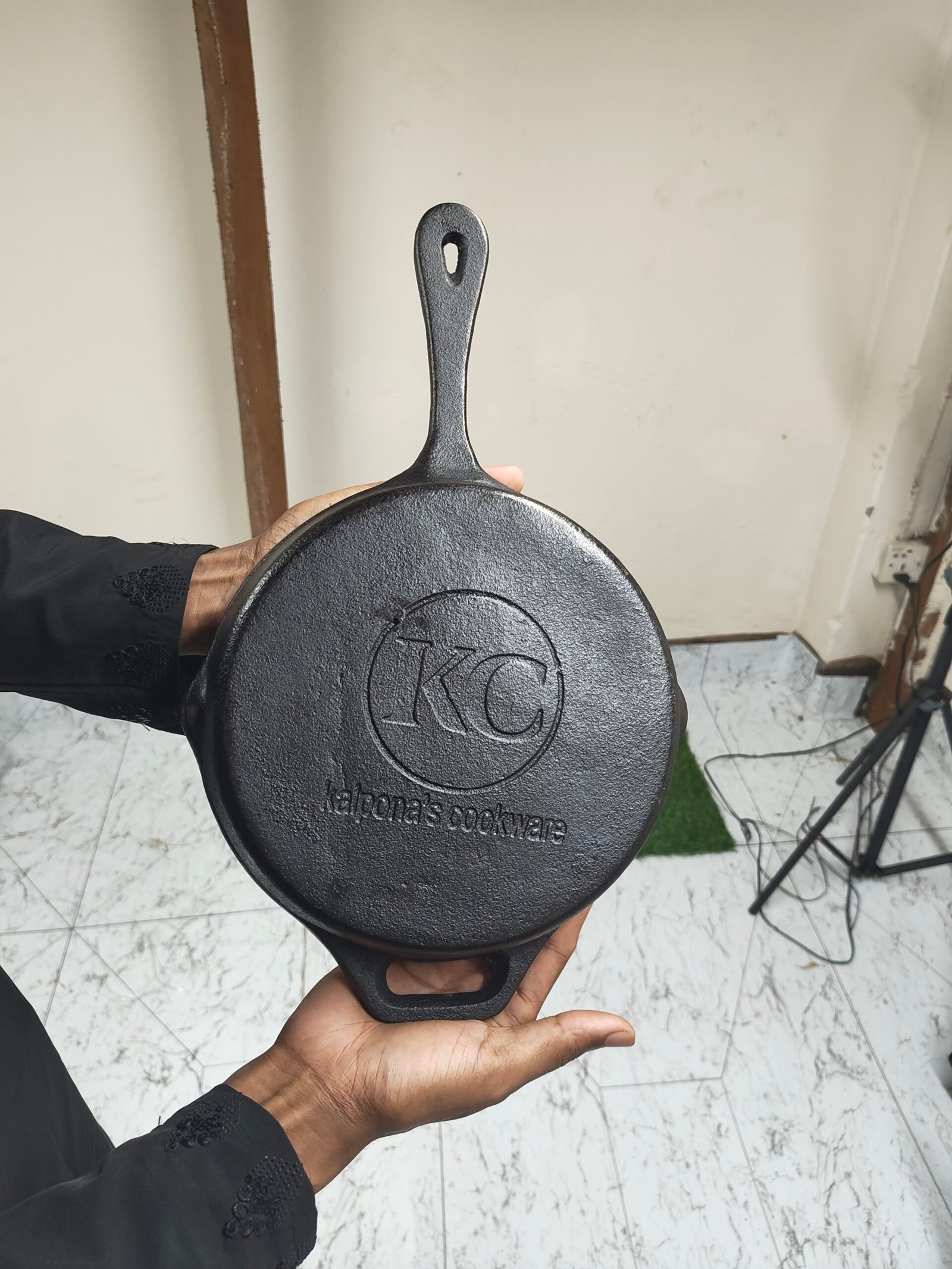 কাস্ট আয়রন ফ্রাইপ্যান (৯ ইঞ্চি)